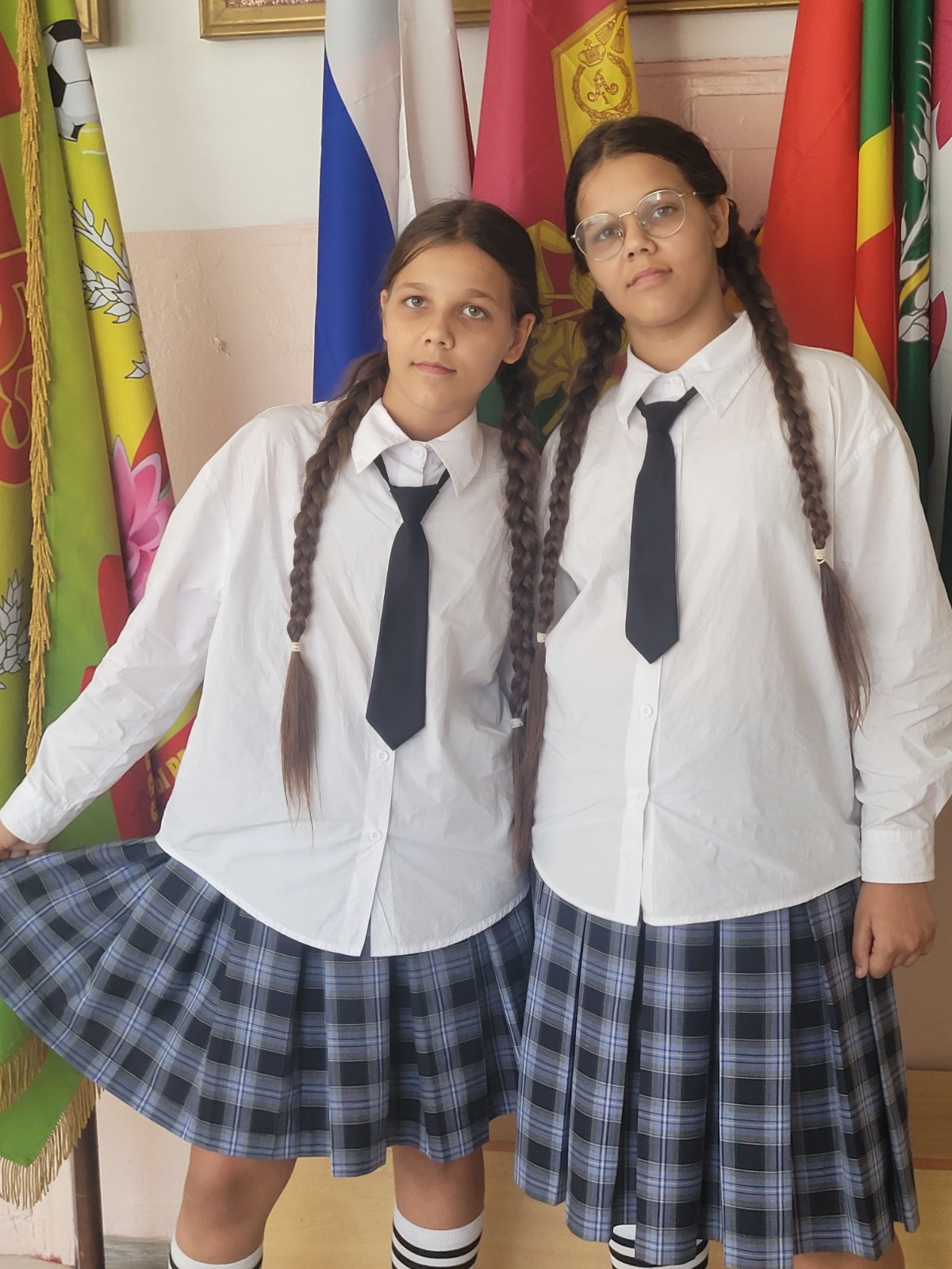 Детские копилки для фронта: близняшки из станицы Старонижестеблиевской копят на помощь бойцам