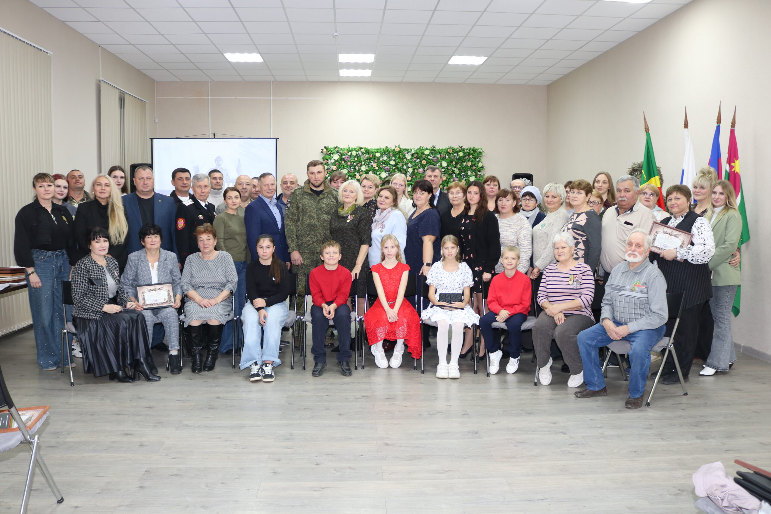 Волонтёров из Красноармейского, Каневского и Калининского районов наградили за помощь фронту