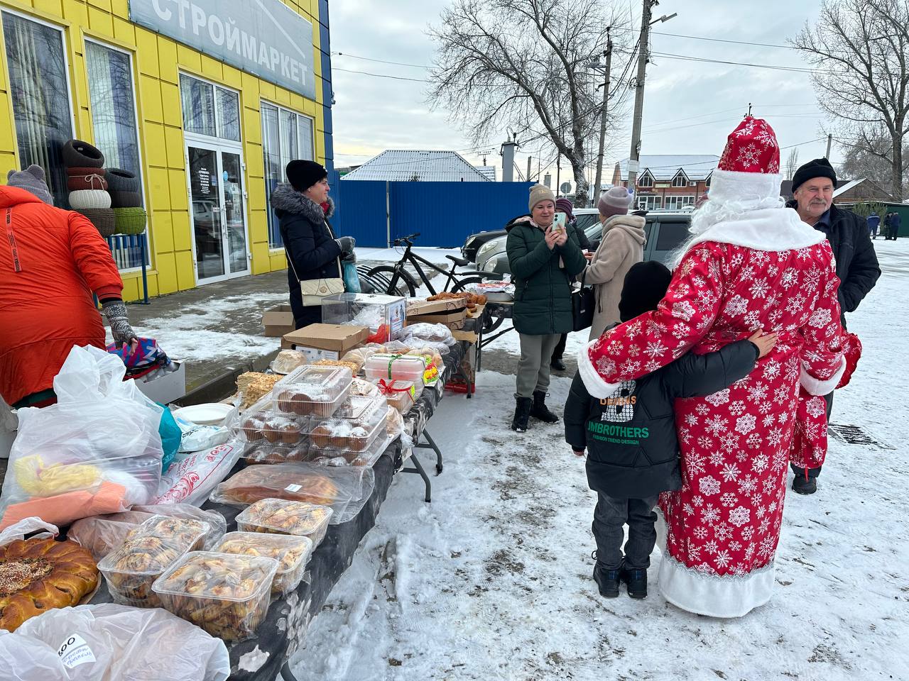 Старонижестеблиевские волонтеры сообщества «Партизанский отряд» провели последнюю в этом году ярмарку