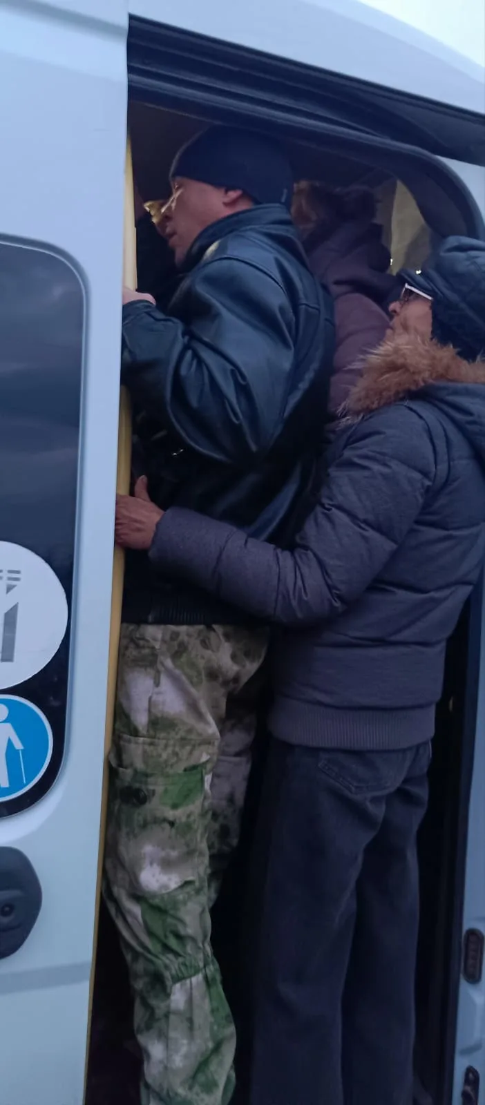 Жители Октябрьского пожаловались на переполненную маршрутку