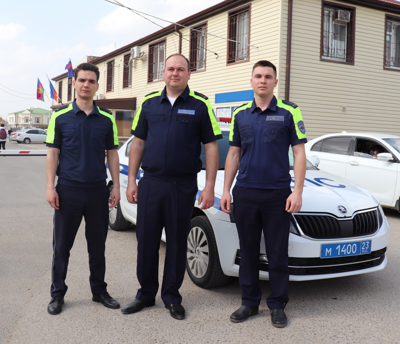 Сотрудники ДПС потушили два пожара в Трудобеликовском после падения обломков беспилотника