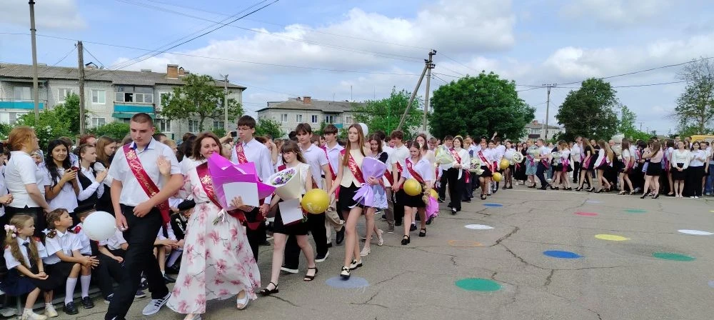 В школах Красноармейского района прозвучал Последний звонок