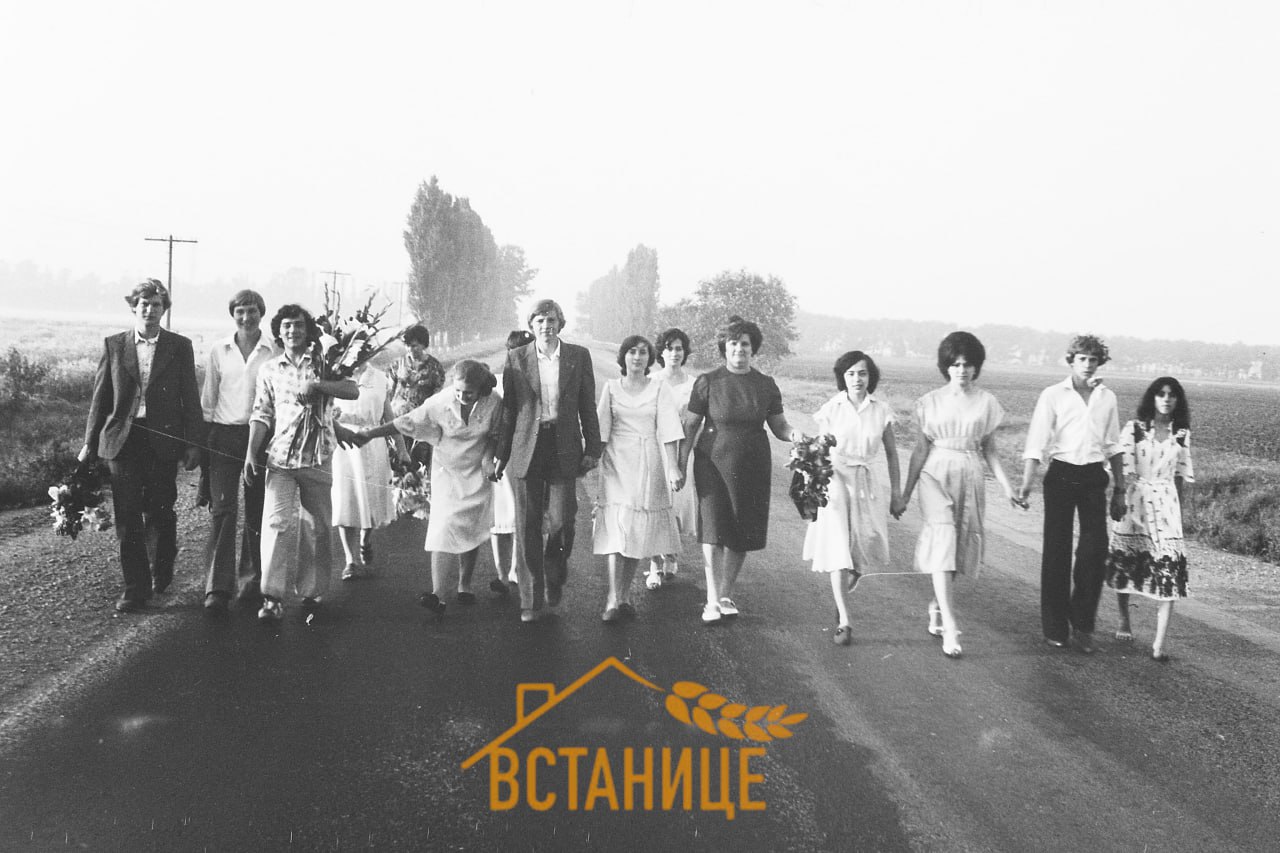 Как выпускники 1980 года шли встречать рассвет к танку