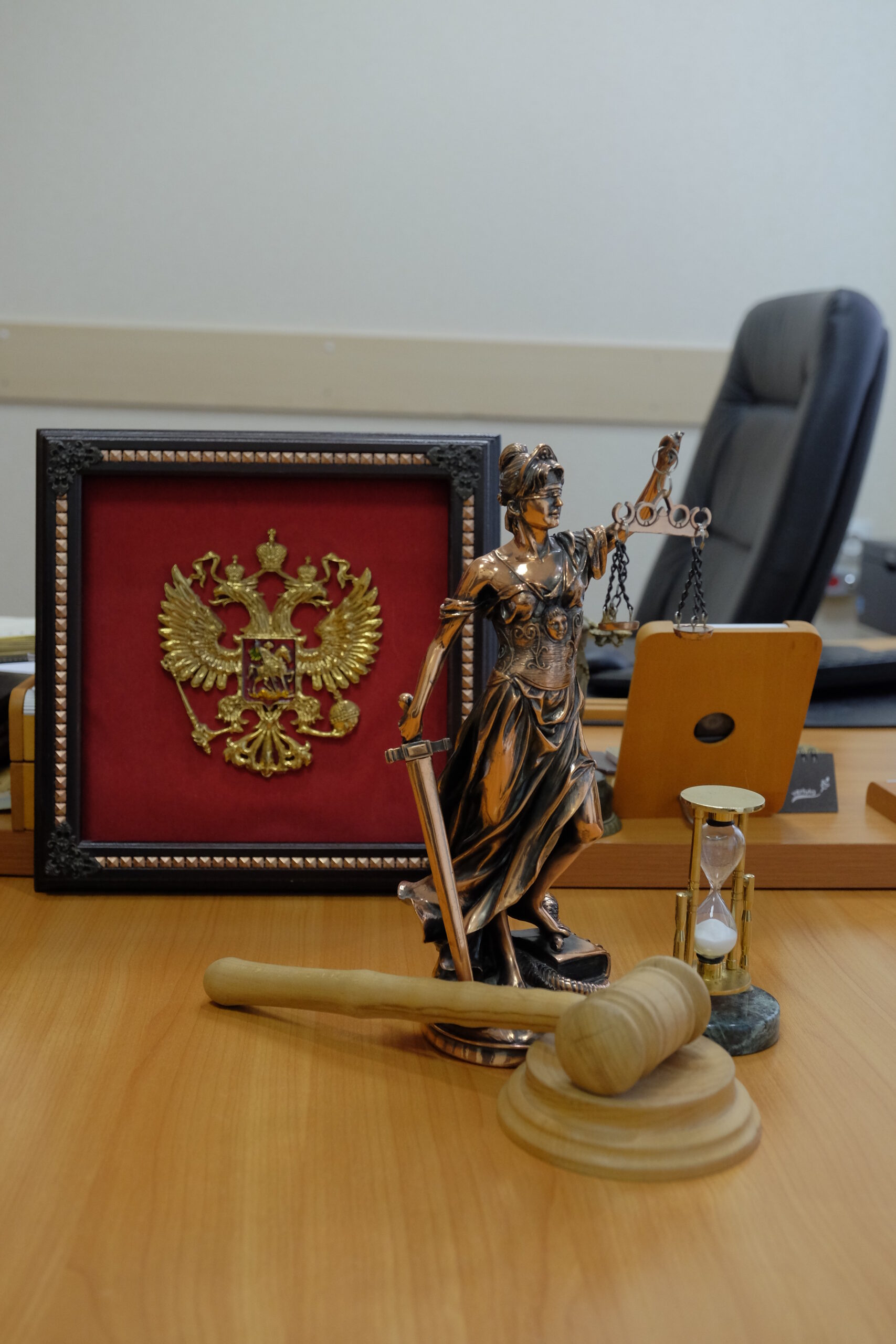 Бывшего адвоката из Красноармейского района обвиняют в 12 эпизодах мошенничества